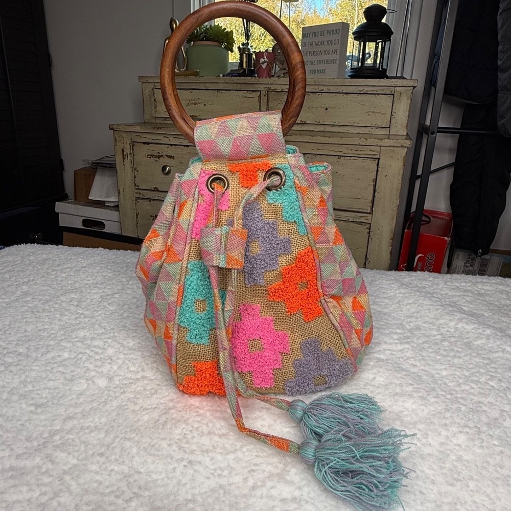 America & Beyond Crochet Bucket Bag Boho Applique Drawstring Wooden Handle